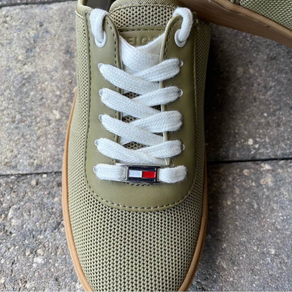 Tommy Hilfiger Sneakers 7.5 Woman's Size 7.5 New NWOB - Picture 3 of 5